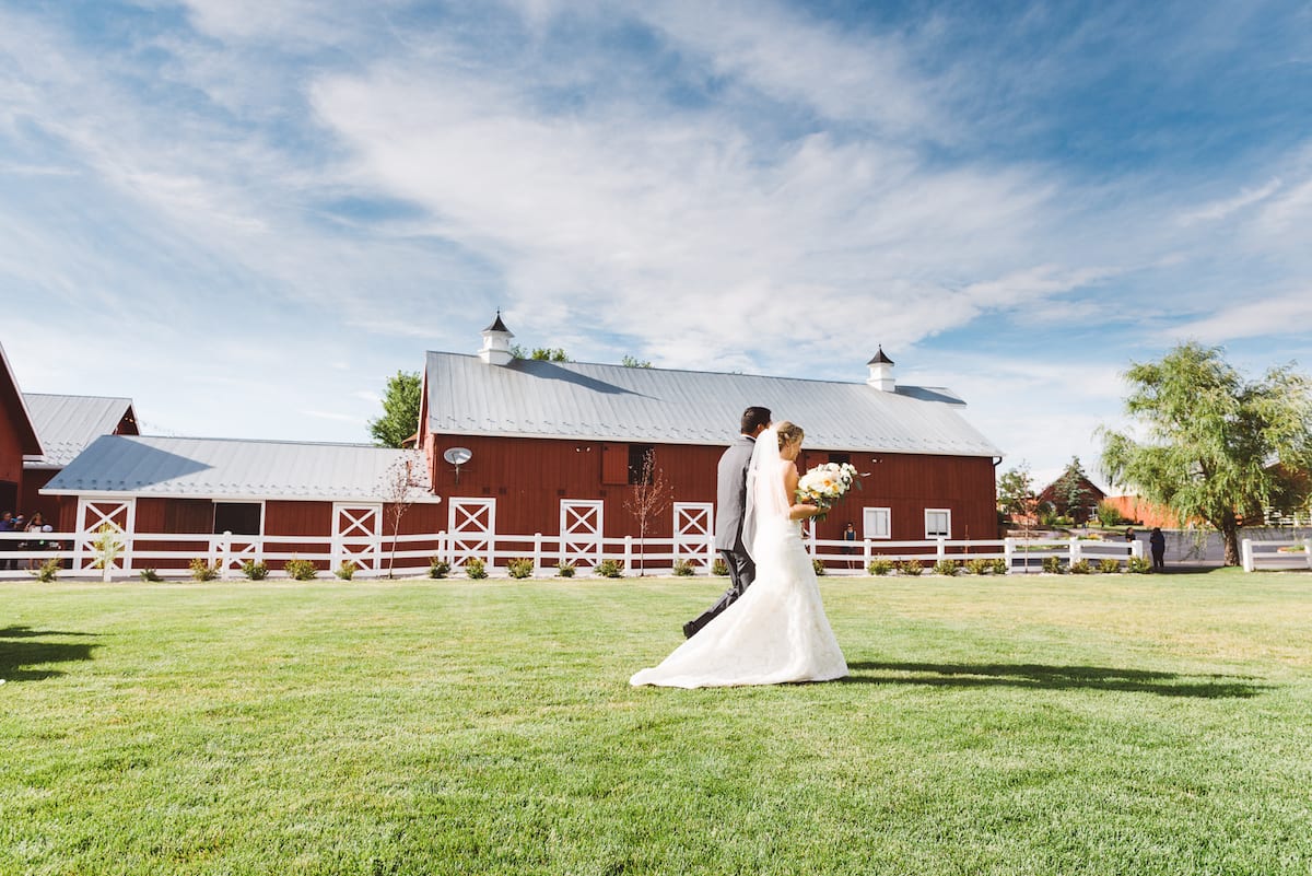 Summertime Crooked Willow Farms Wedding | Wedding Photography | Crooked Willow Farms | From The Hip Photo