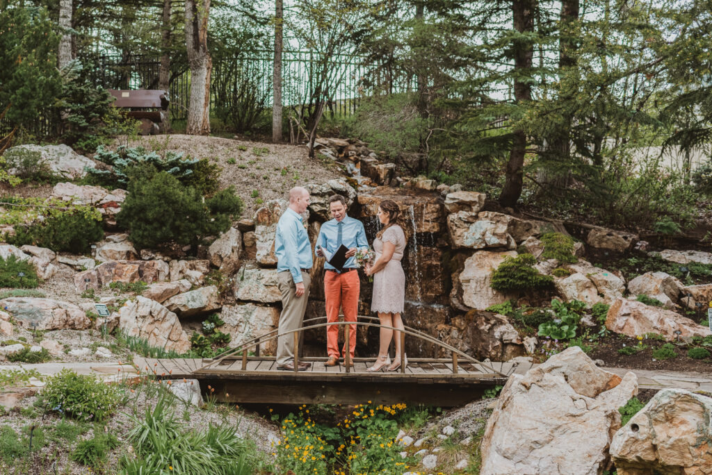 Vail Colorado outdoor mountain ski resort nature fun adventurous candid wedding picture | From the Hip Photo Denver portrait photography
