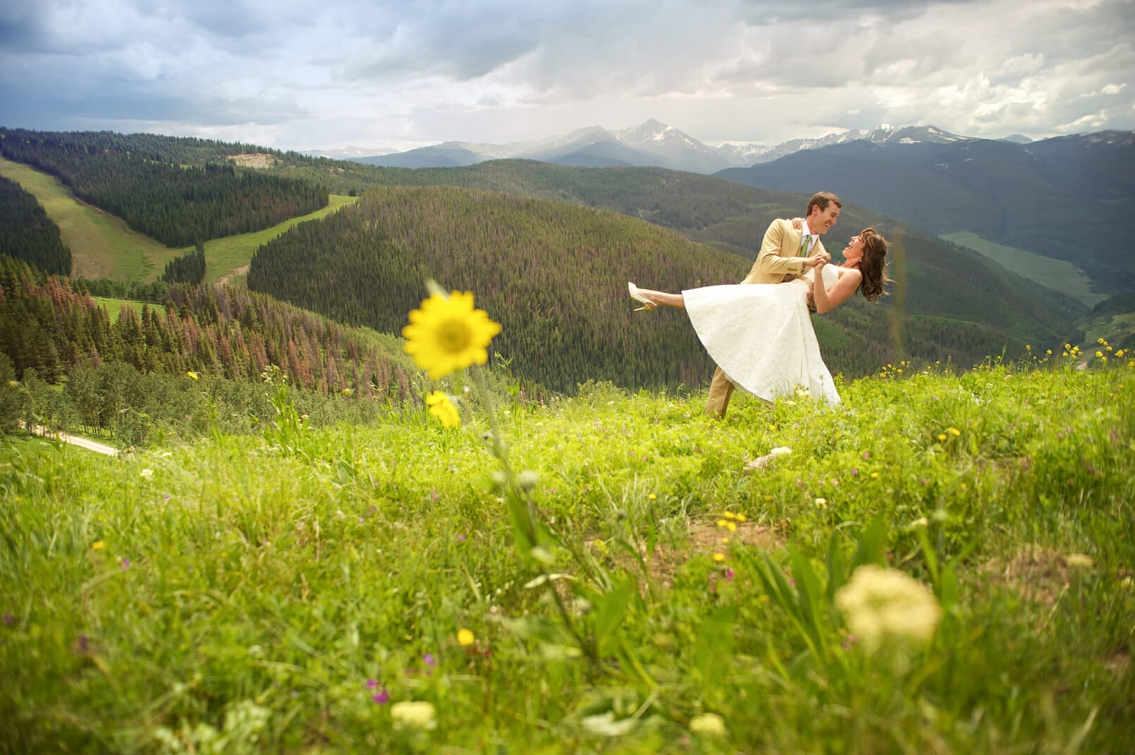 Colorado elopement photography mountain ceremony