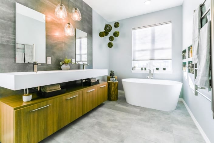 Bright Modern Bathroom Photo | Colorado Real Estate Photographer