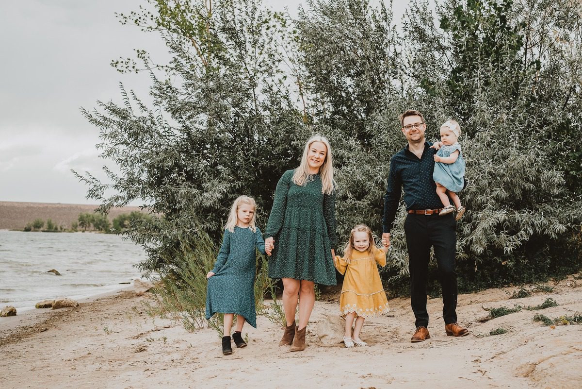Family walking the shoreline at Cherry Creek Reservoir near Denver